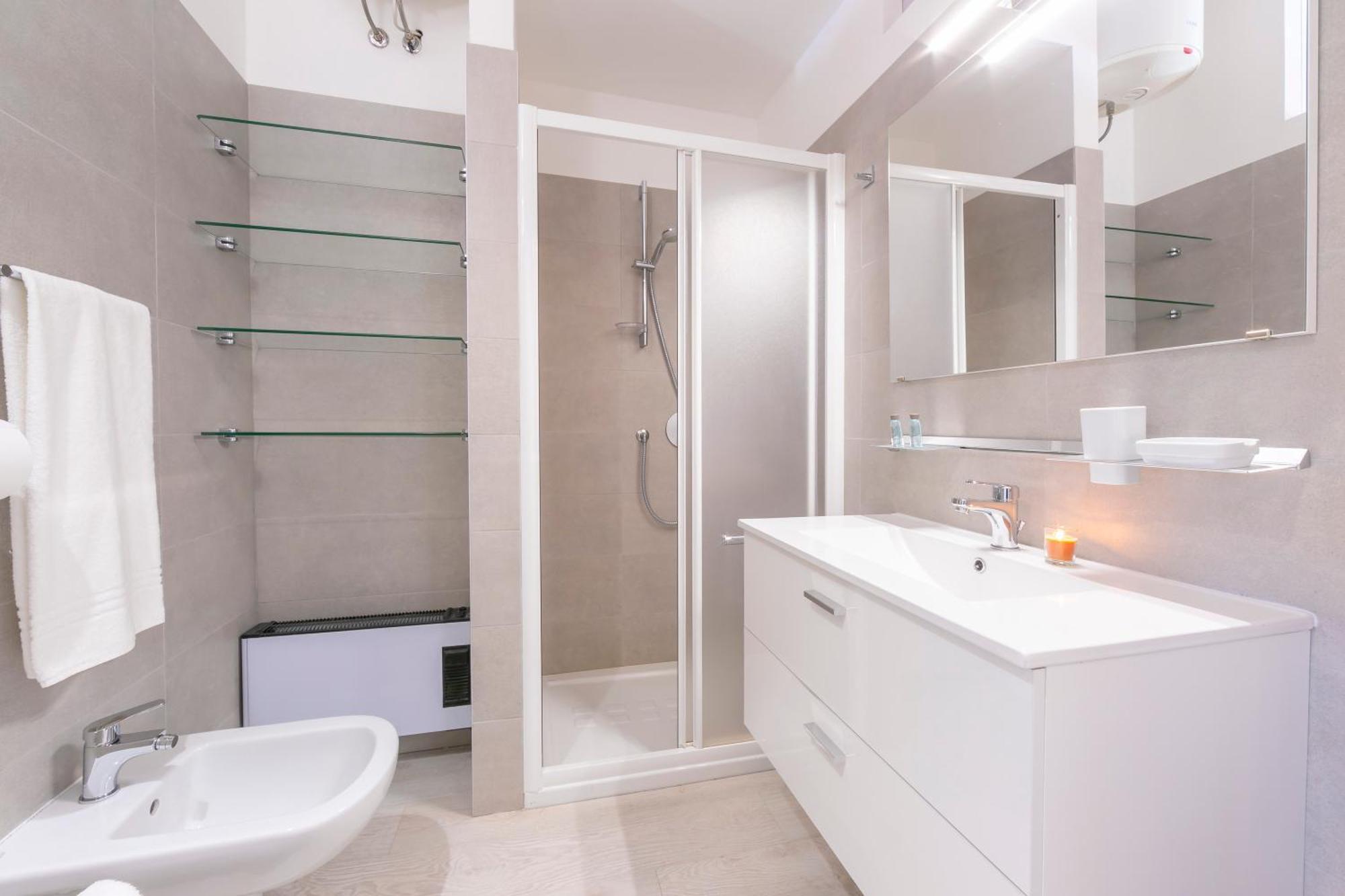 Blu Lake Apartment On Ghiffa Beach - Happy Rentals エクステリア 写真