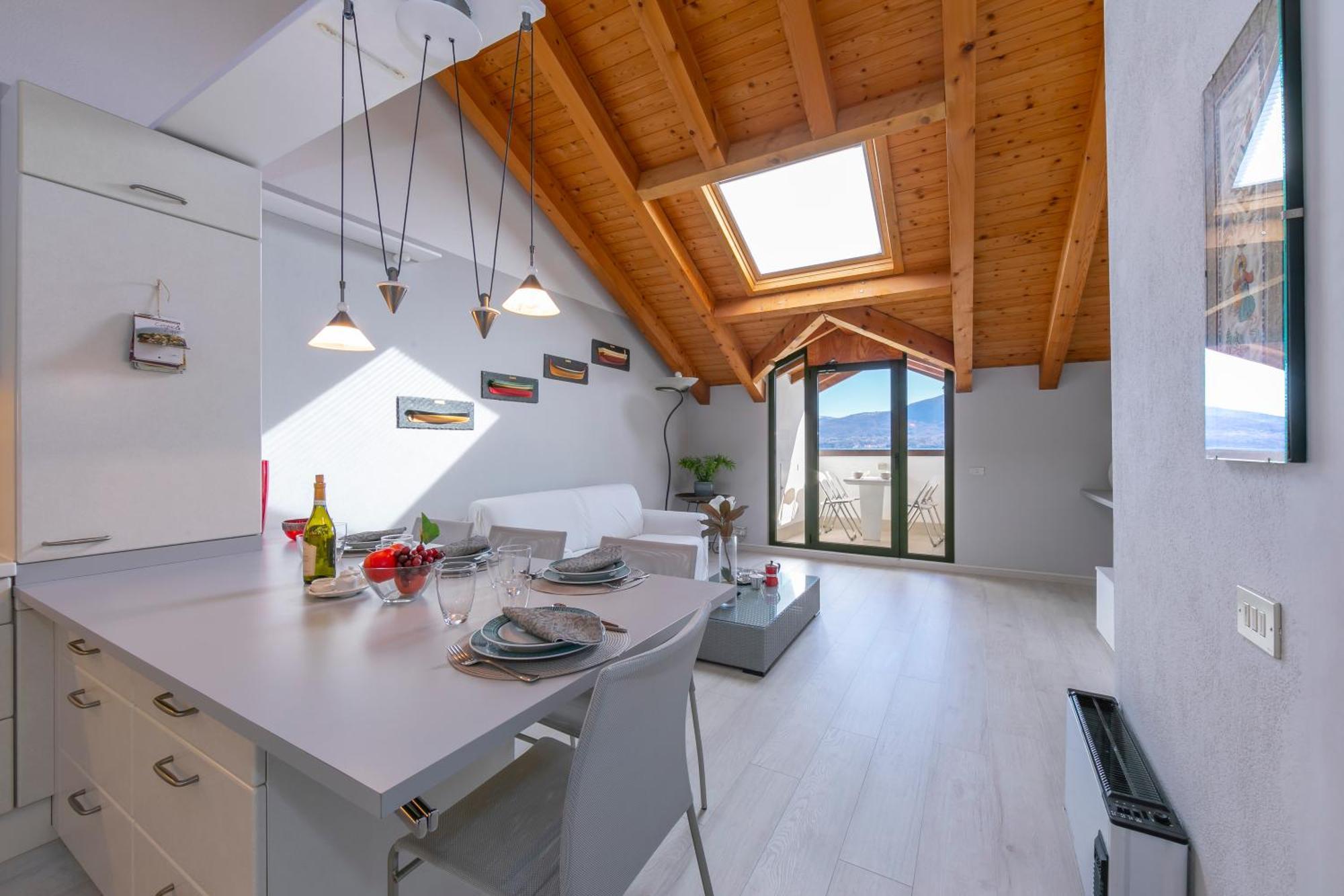 Blu Lake Apartment On Ghiffa Beach - Happy Rentals エクステリア 写真