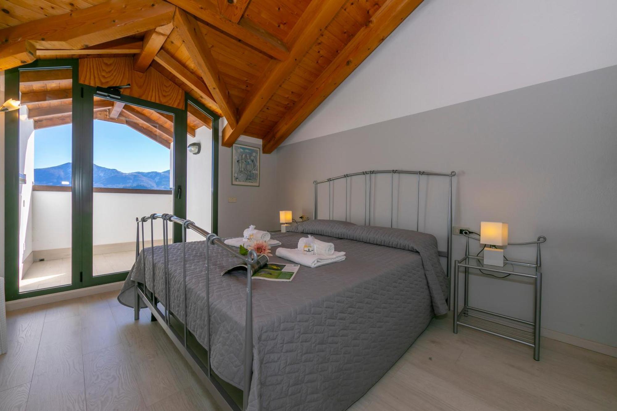 Blu Lake Apartment On Ghiffa Beach - Happy Rentals エクステリア 写真