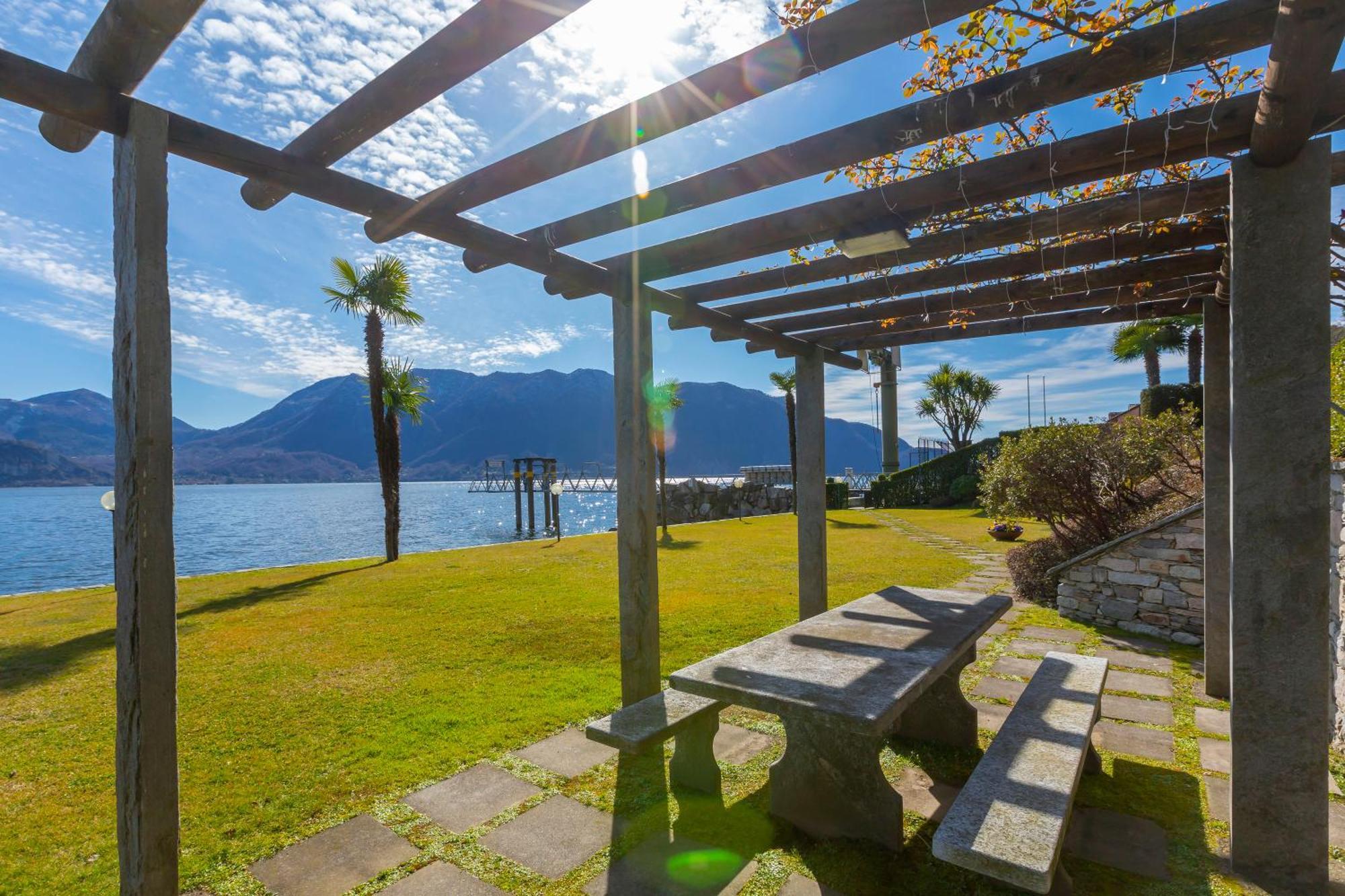 Blu Lake Apartment On Ghiffa Beach - Happy Rentals エクステリア 写真