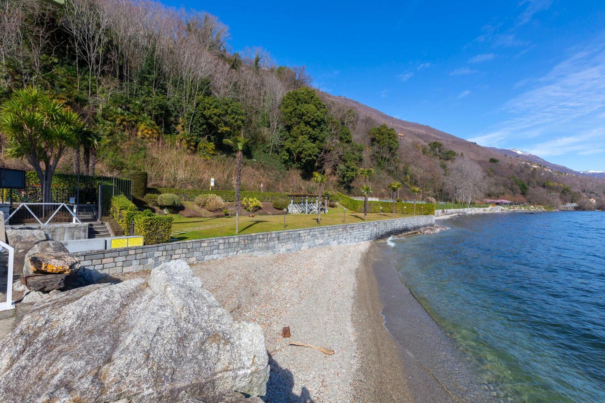 Blu Lake Apartment On Ghiffa Beach - Happy Rentals エクステリア 写真